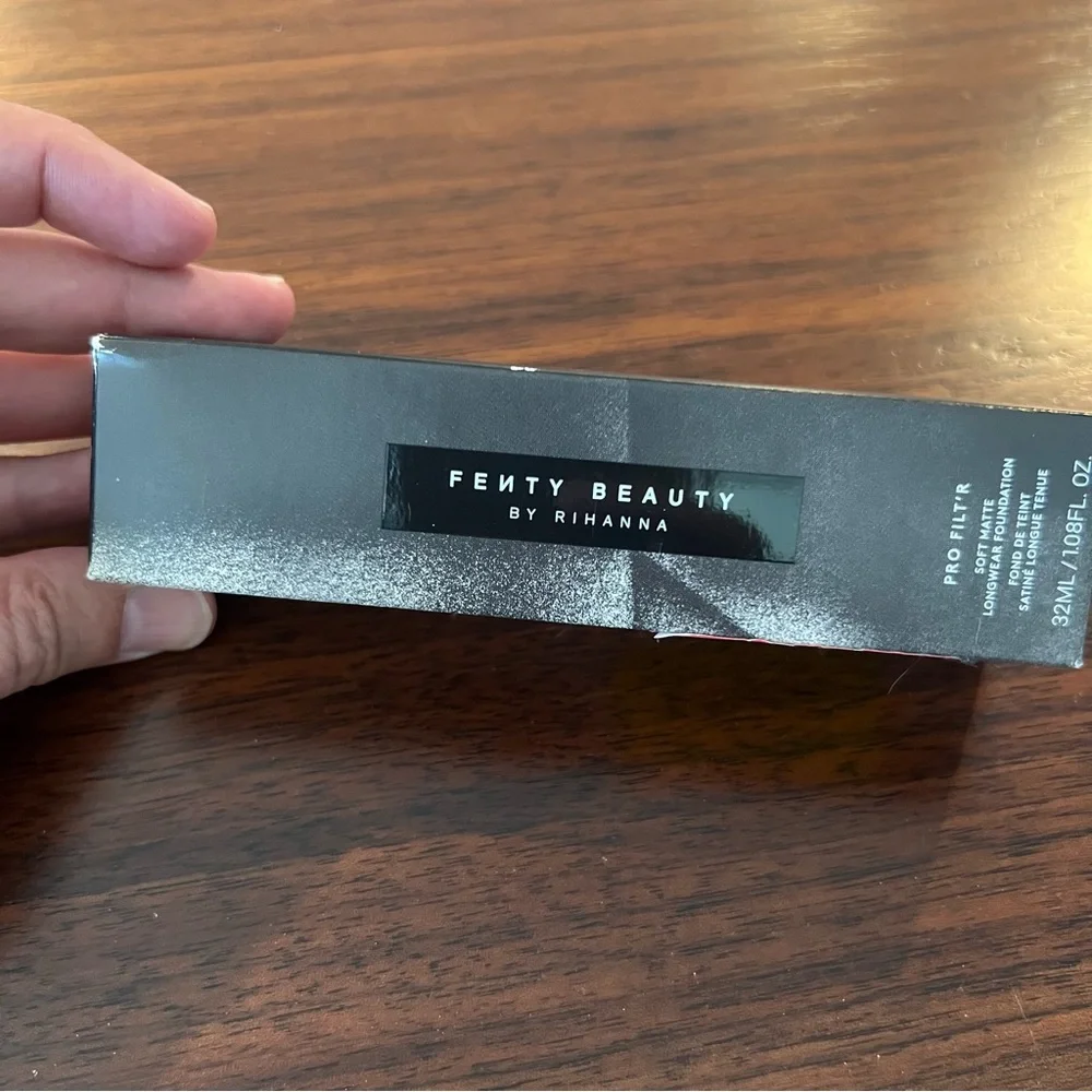 Fenty Beauty Pro Filt'r Soft Matte Longwear Foundation by Rihanna Color 485 New